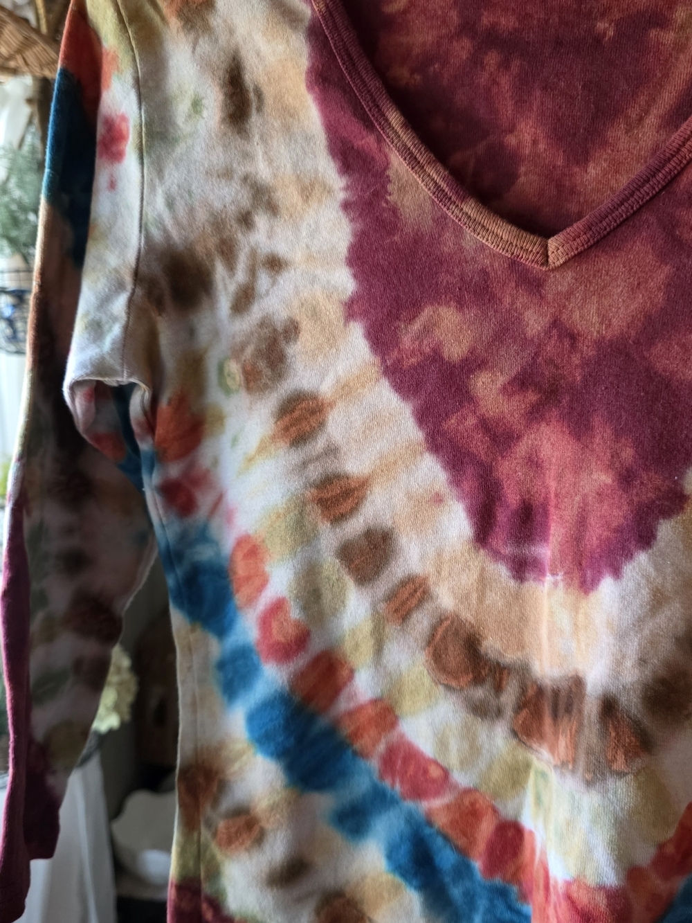 Tryst Multicolor Tie-Dye V-Neck Long Sleeve Top - Picture 3 of 4